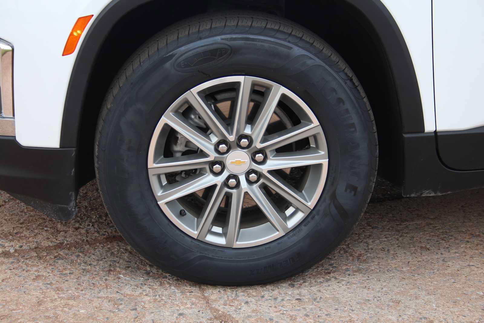 Used 2023 Chevrolet Traverse LT FWD image 16