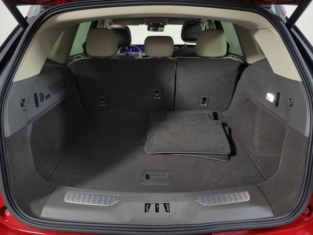 Certified 2025 Lincoln Nautilus Premier AWD/4WD image 6
