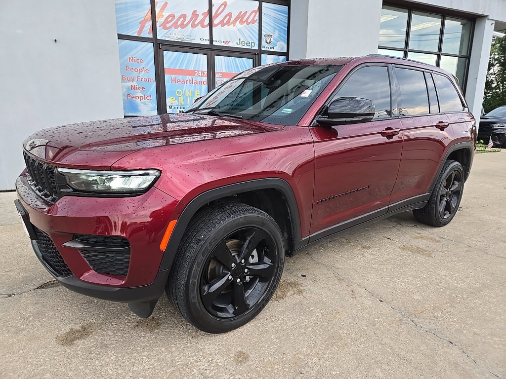 Used 2023 Jeep Grand Cherokee Altitude AWD/4WD image 2