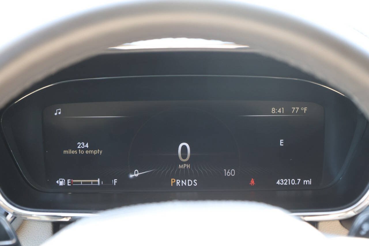 Used 2017 Lincoln Continental Select FWD image 19