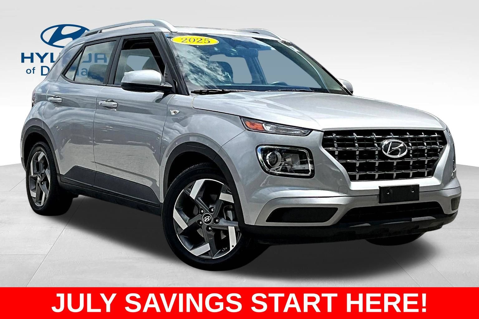 Used 2025 Hyundai Venue SEL FWD image 3