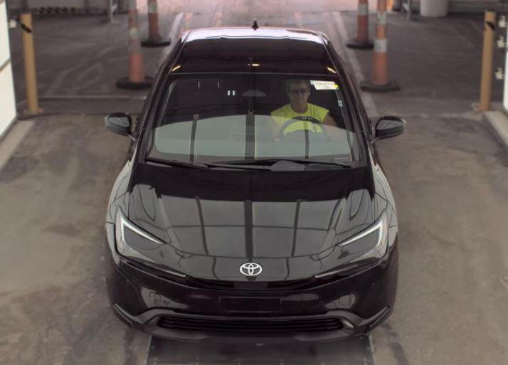 Used 2023 Toyota Prius LE FWD image 2