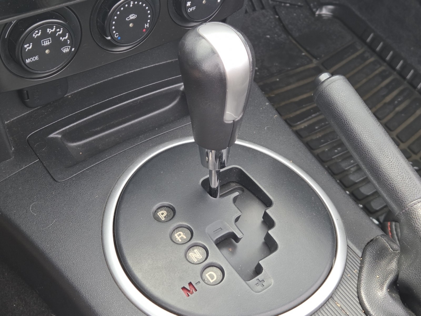 Used 2007 MAZDA MX-5 Miata Touring w/ Appearance Pkg RWD image 27