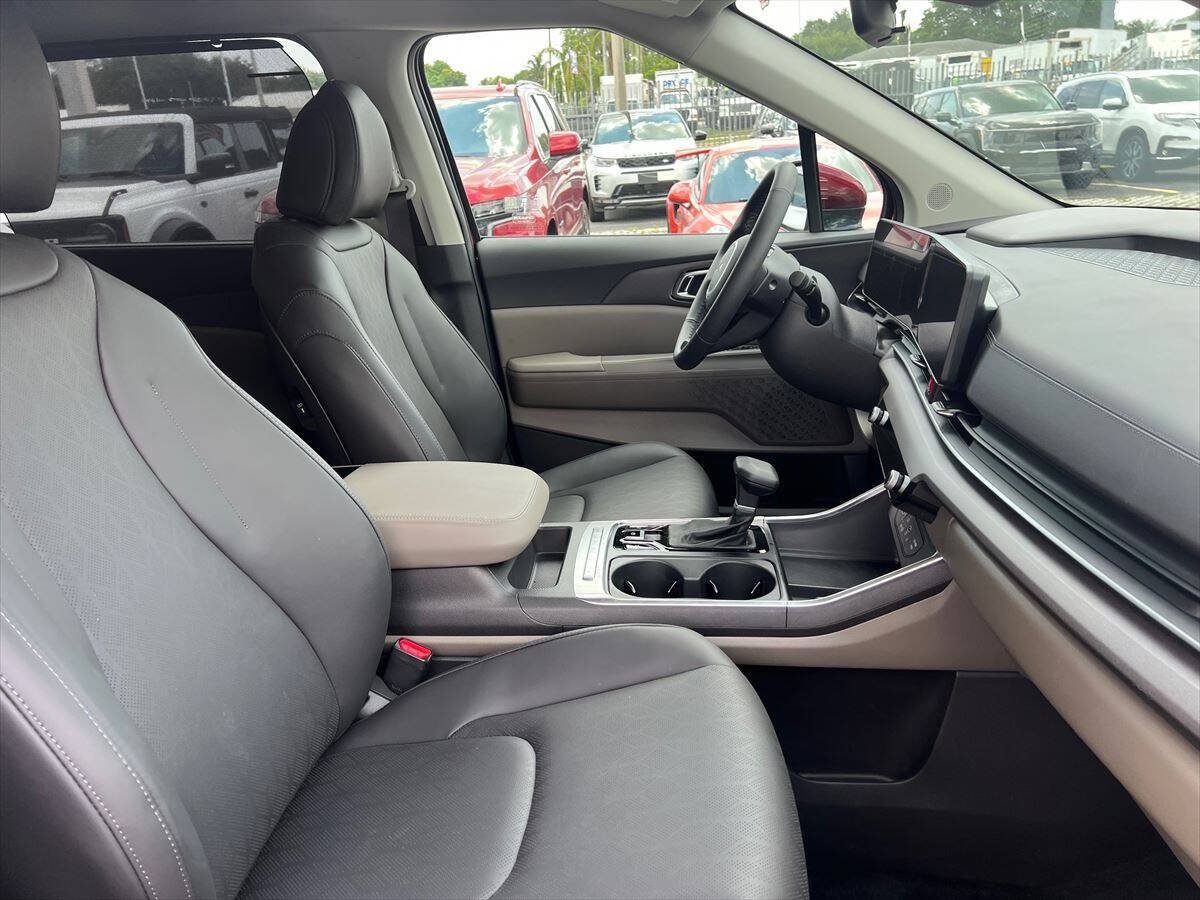 Used 2026 Kia Carnival EX FWD image 8