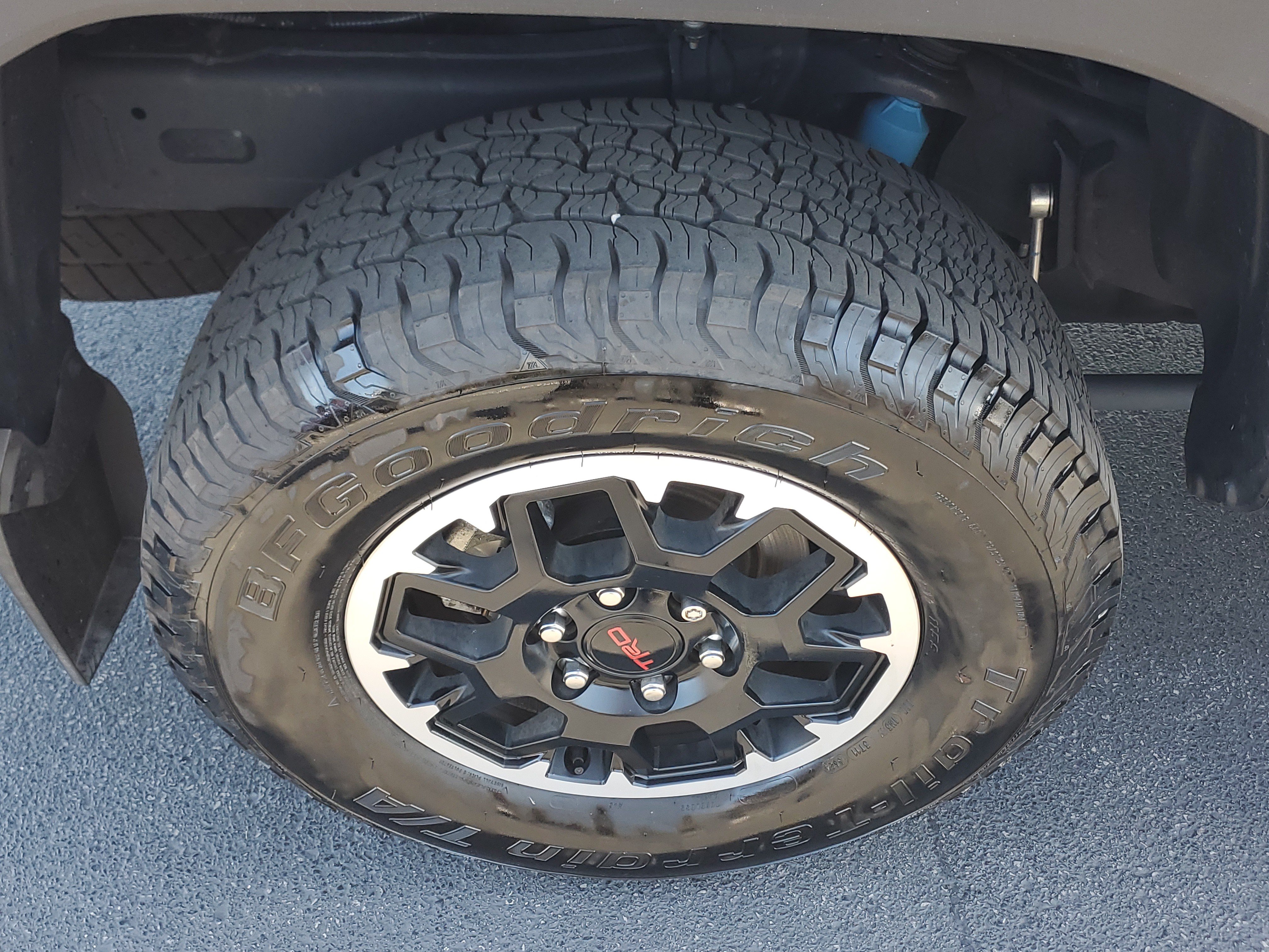 Used 2024 Toyota Tacoma TRD Off-Road w/ TRD Off Road Premium Package AWD/4WD image 6