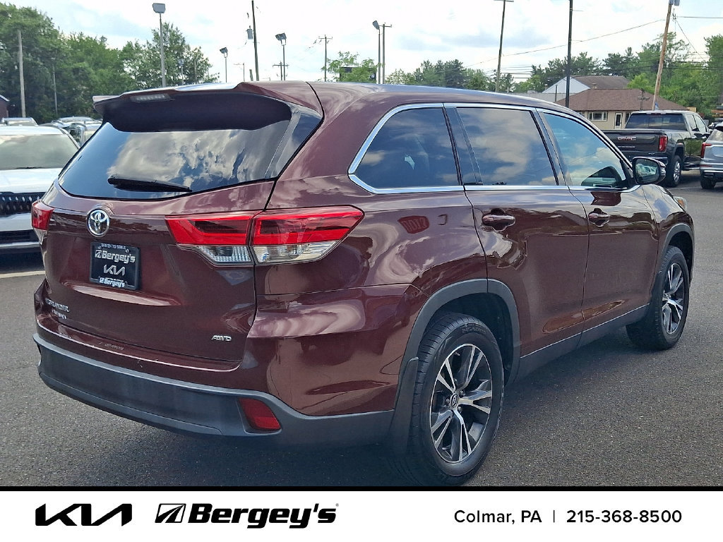 Used 2019 Toyota Highlander LE AWD/4WD image 5