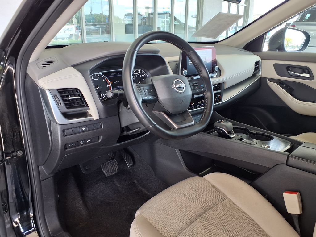 Used 2025 Nissan Rogue SV FWD image 19