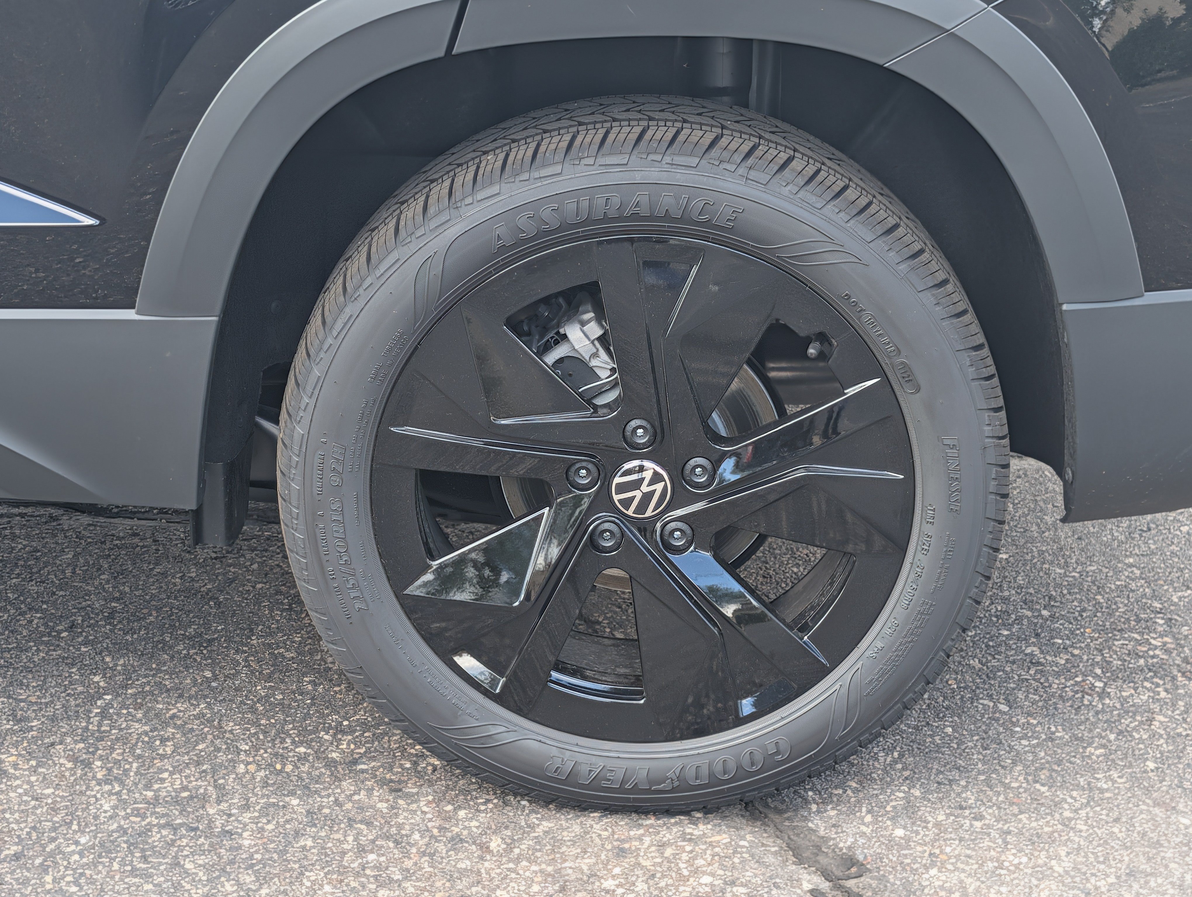 New 2026 Volkswagen Taos SE FWD image 3