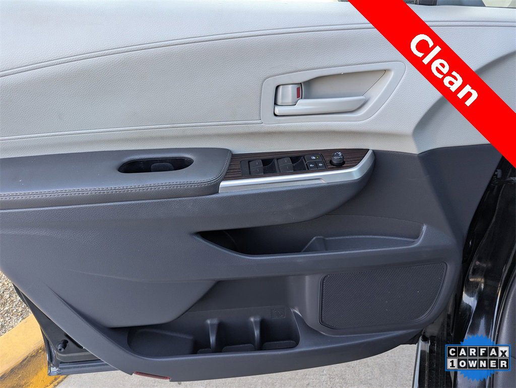 Used 2023 Toyota Sienna LE image 27