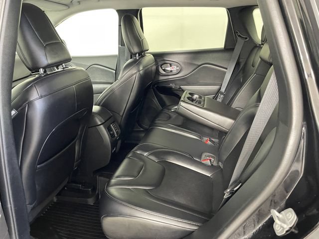 Used 2021 Jeep Cherokee Latitude Plus AWD/4WD image 18