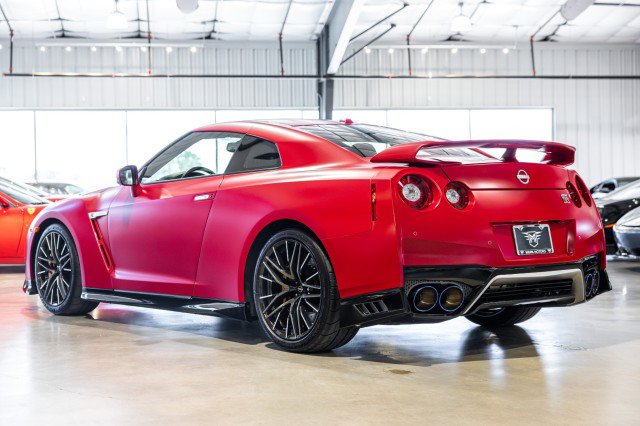 Used 2023 Nissan GT-R Premium w/ Premium Interior Package AWD/4WD image 4