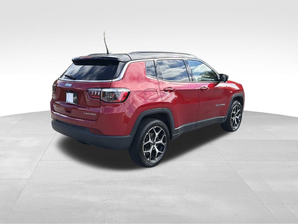 Used 2025 Jeep Compass Limited AWD/4WD image 3