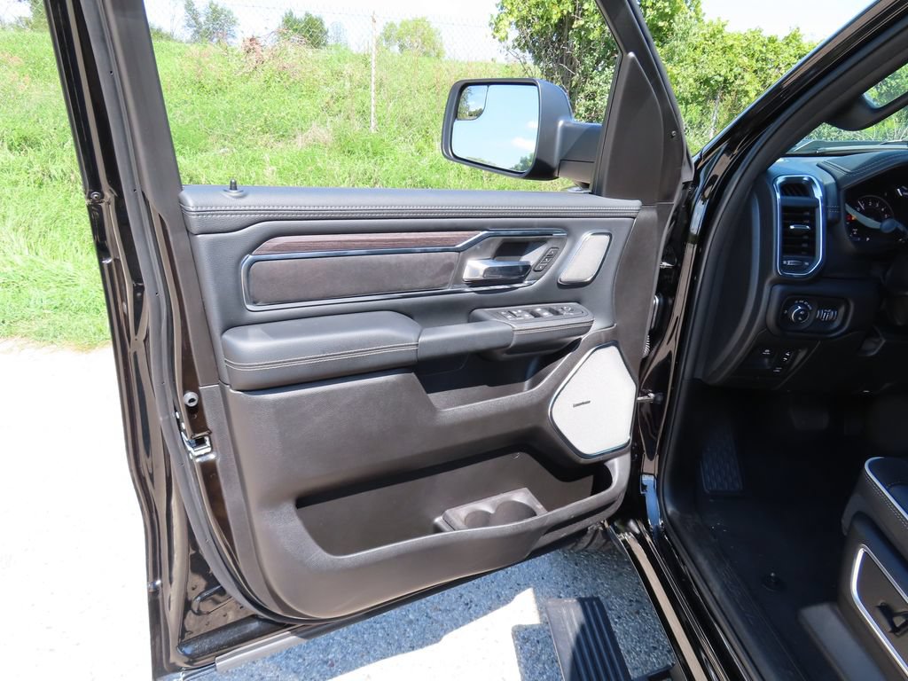 New 2027 RAM 1500 Laramie w/ Night Edition AWD/4WD image 27