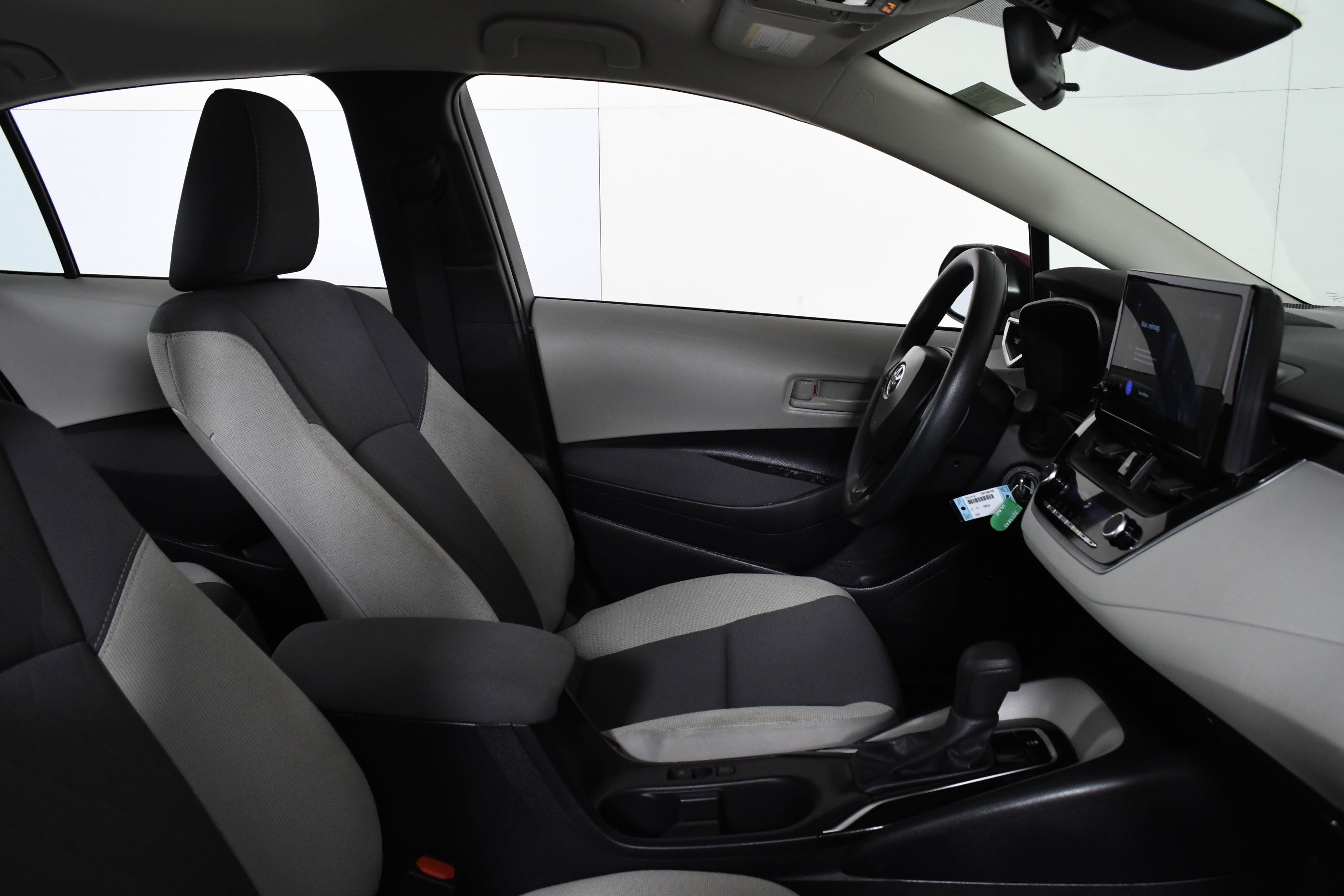 Used 2025 Toyota Corolla LE image 26