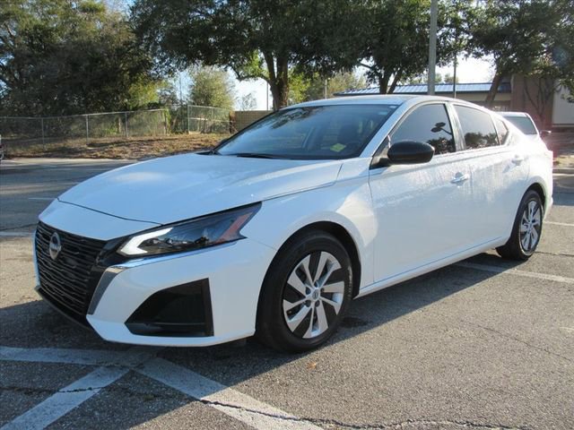 Used 2024 Nissan Altima 2.5 S image 3