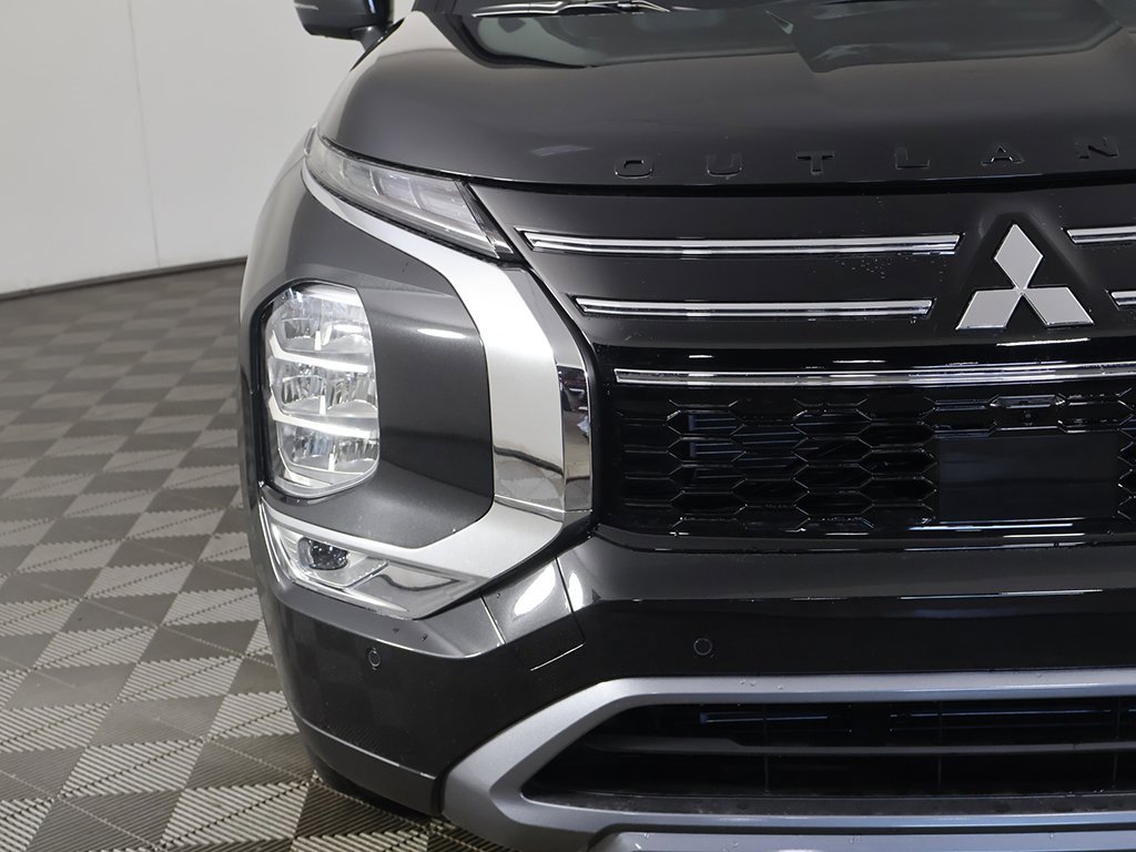 New 2025 Mitsubishi Outlander SE image 16