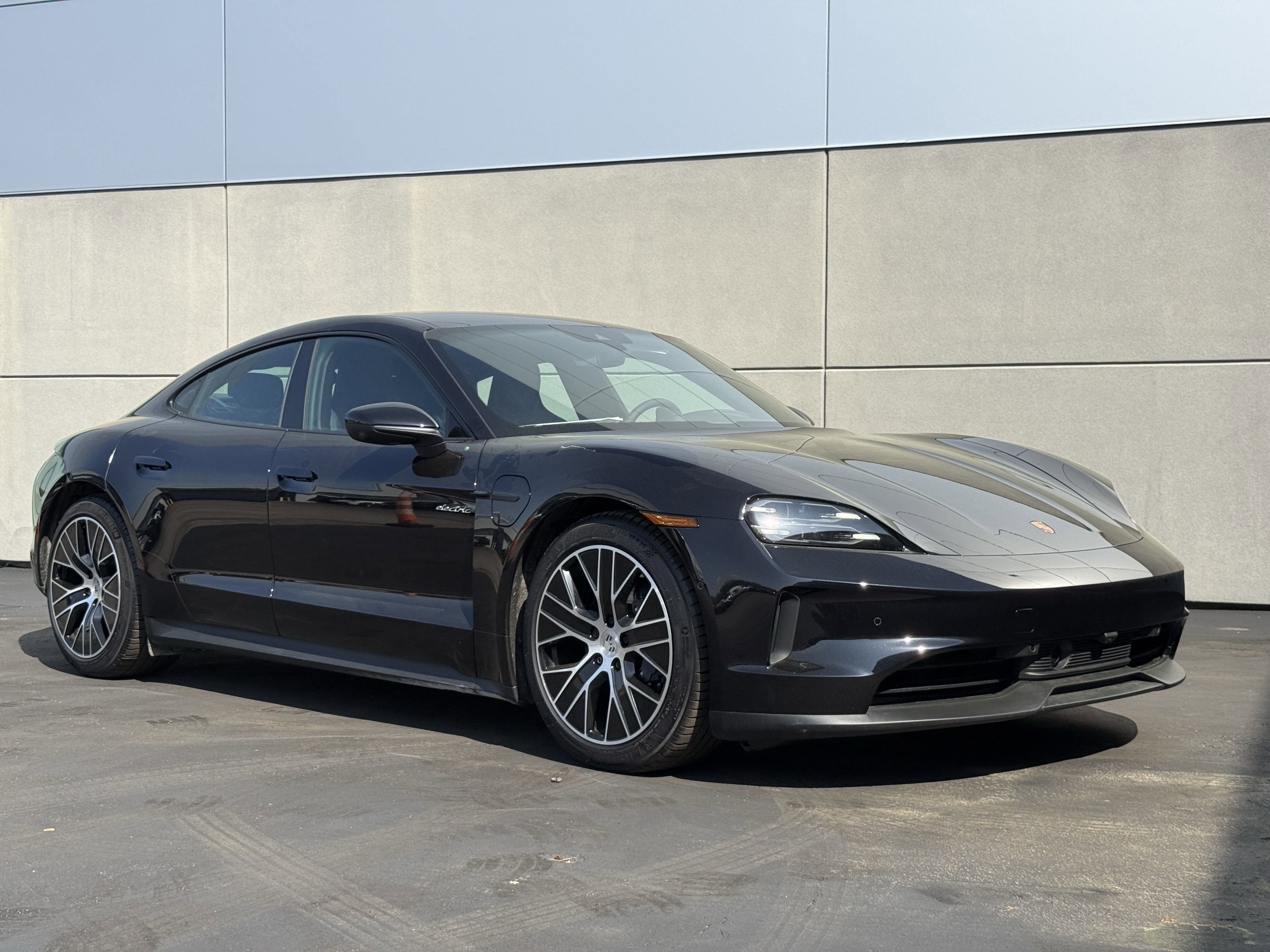 Used 2025 Porsche Taycan image 8