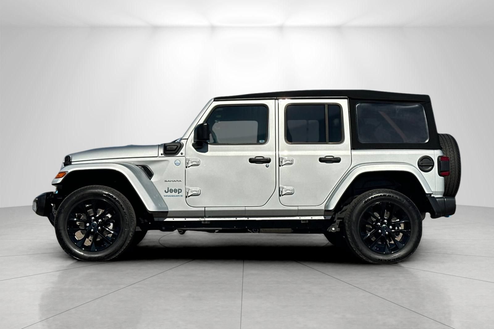 Used 2024 Jeep Wrangler Unlimited Sahara AWD/4WD image 6
