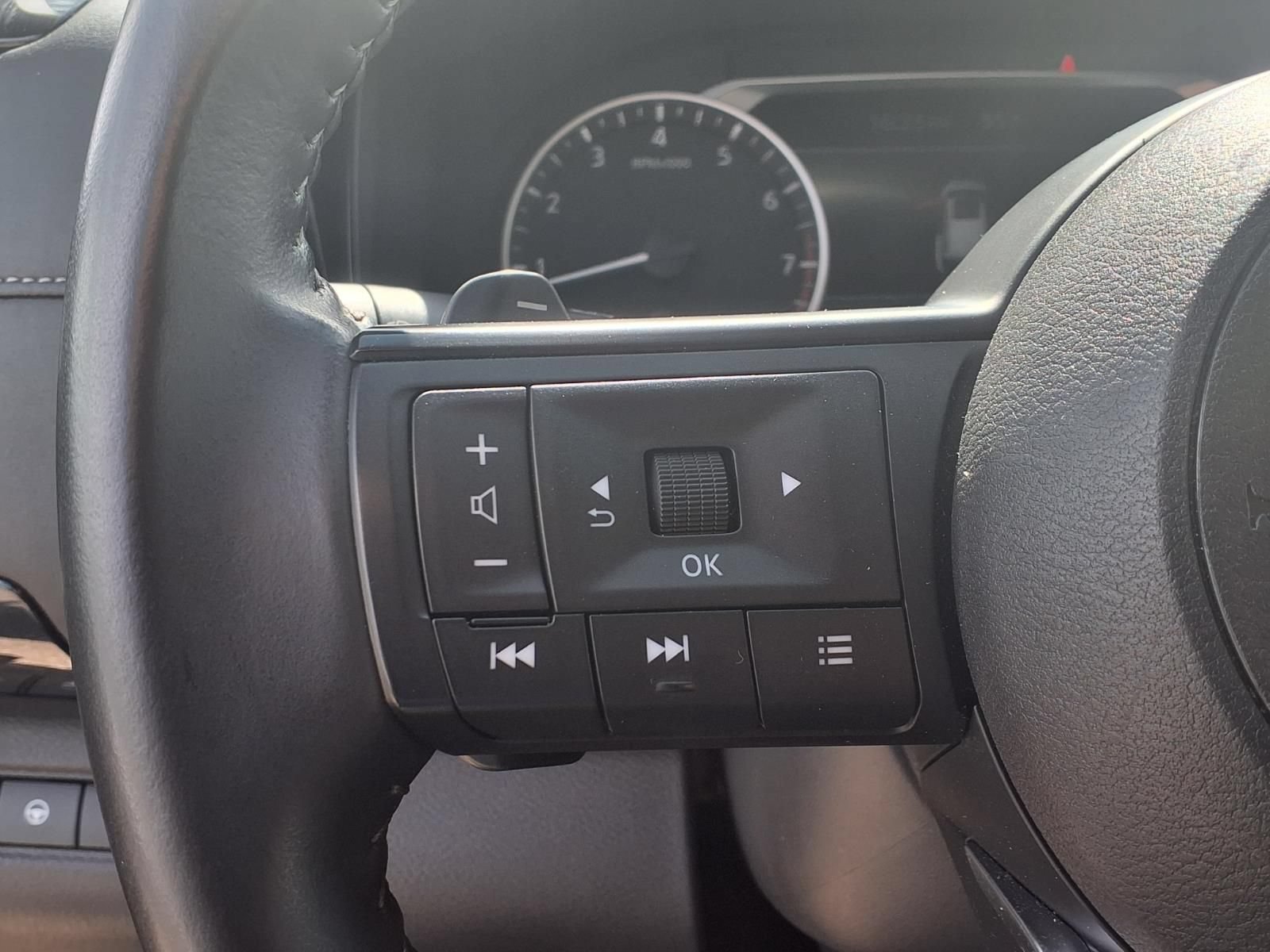 Used 2025 Nissan Pathfinder SV FWD image 14