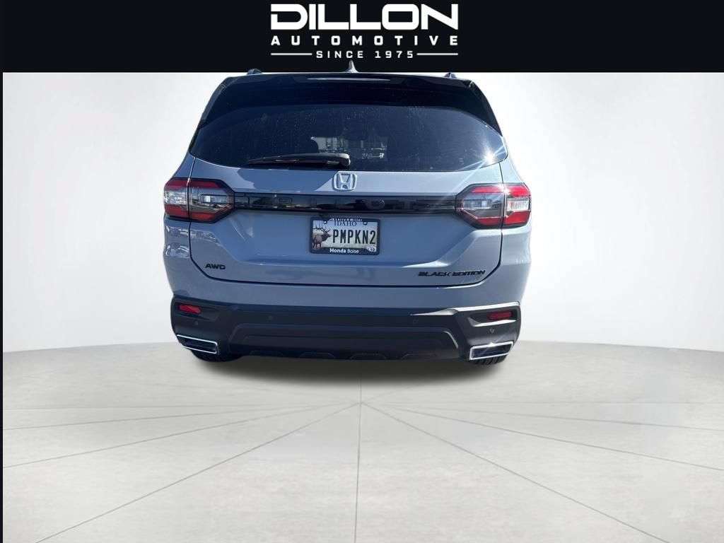 Used 2025 Honda Pilot Black Edition image 4