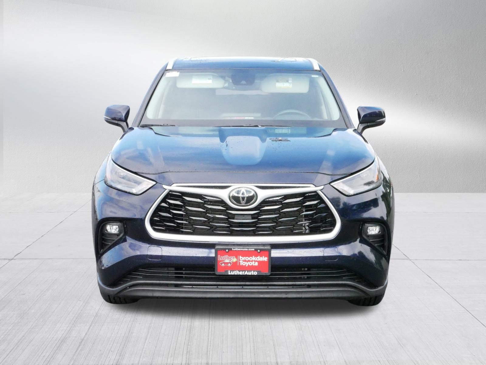 Certified 2024 Toyota Highlander XLE image 2