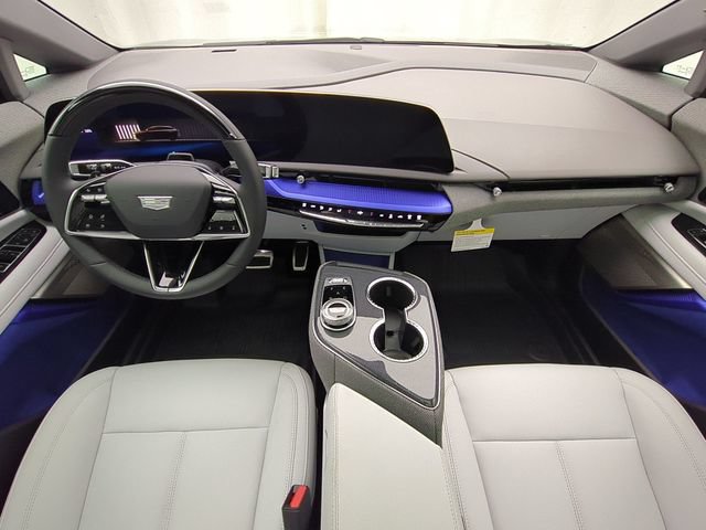 New 2027 Cadillac Optiq Luxury w/ LPO, Floor Liner Package AWD/4WD image 24