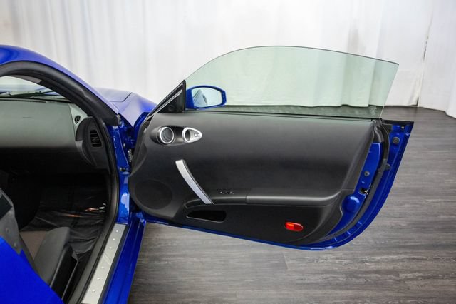 Used 2005 Nissan 350Z Coupe w/ (N93) Cargo Convenience Pkg RWD image 17