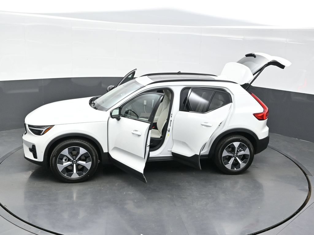 New 2026 Volvo XC40 B5 Plus w/ Climate Package AWD/4WD image 40