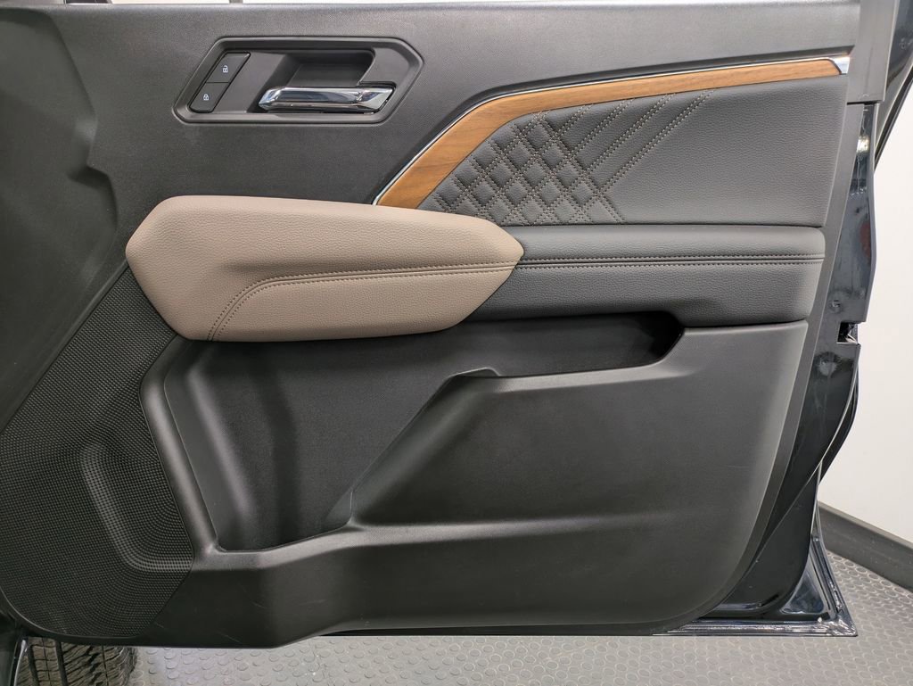 Used 2025 GMC Canyon Denali image 28