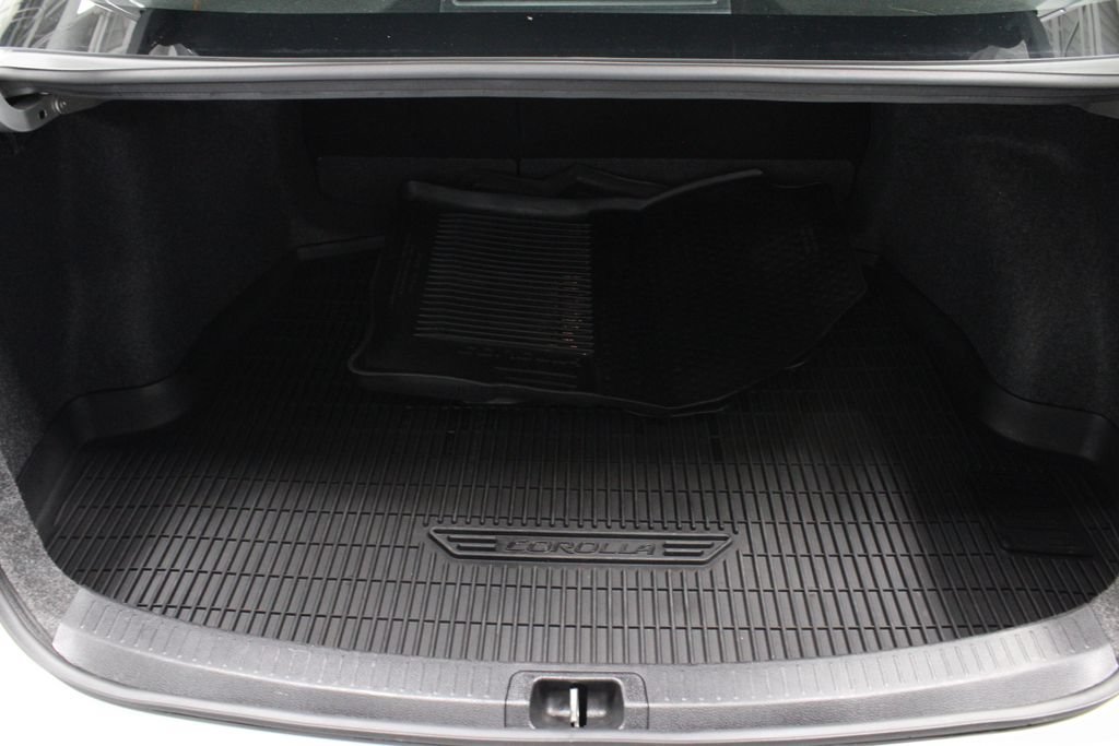 Used 2025 Toyota Corolla SE FWD image 11
