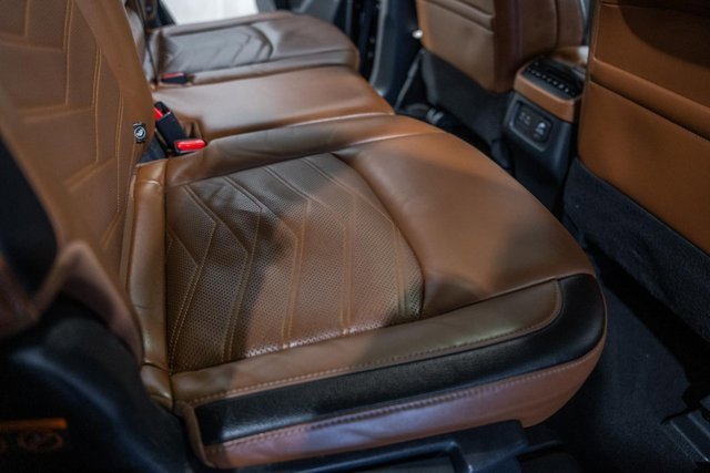 Used 2024 Nissan Pathfinder Platinum w/ Black Appearance Package image 30