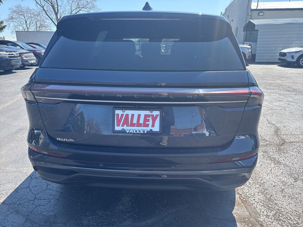 Used 2024 Lincoln Nautilus Premier w/ Jet Appearance Package image 10