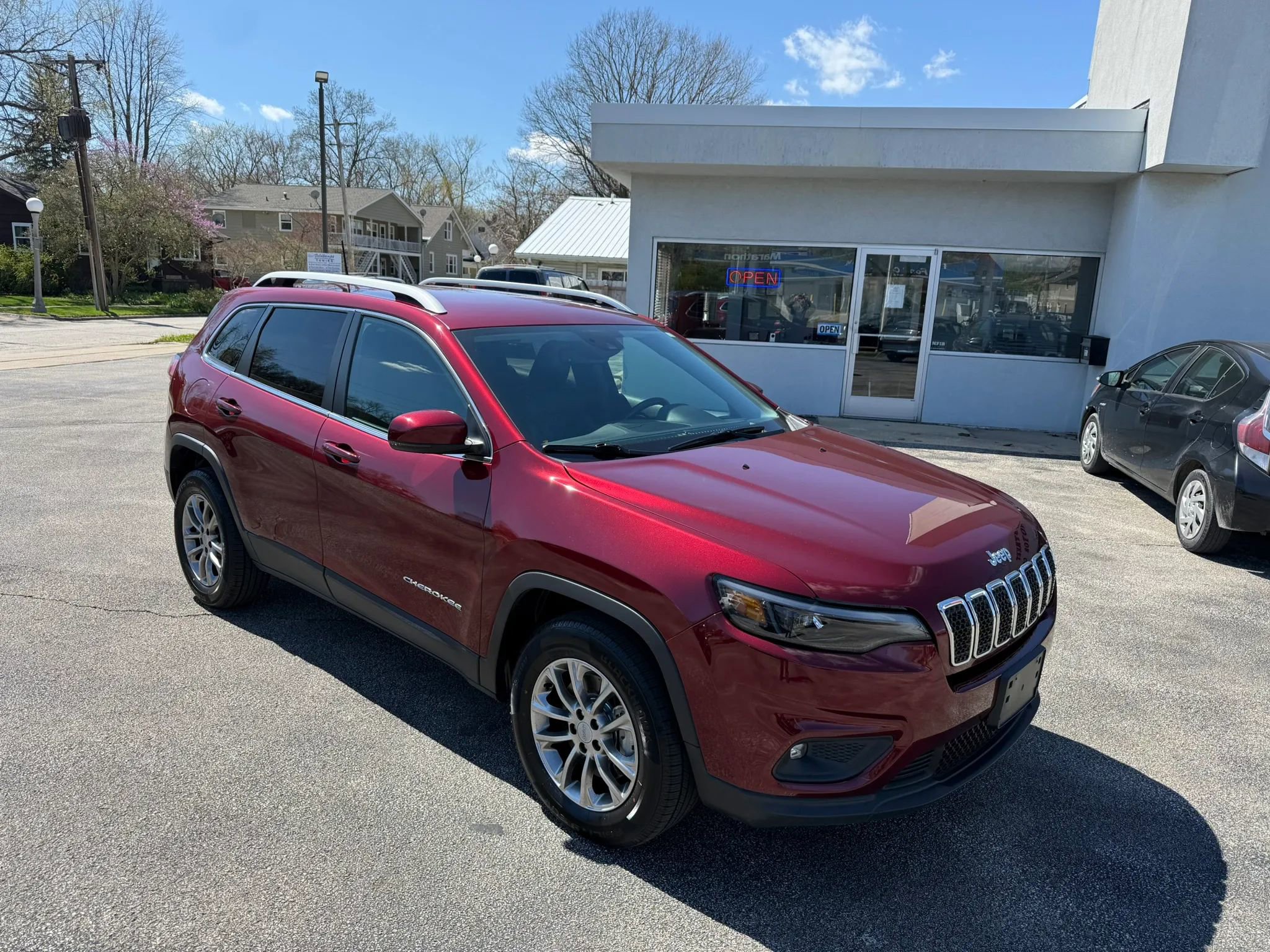 Used 2021 Jeep Cherokee Latitude Lux w/ Comfort/Convenience Group image 2