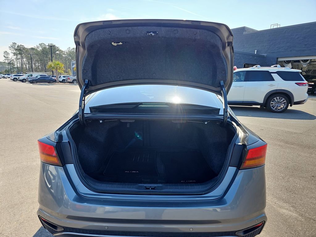 Used 2022 Nissan Altima 2.5 SV w/ SV Premium Package image 16