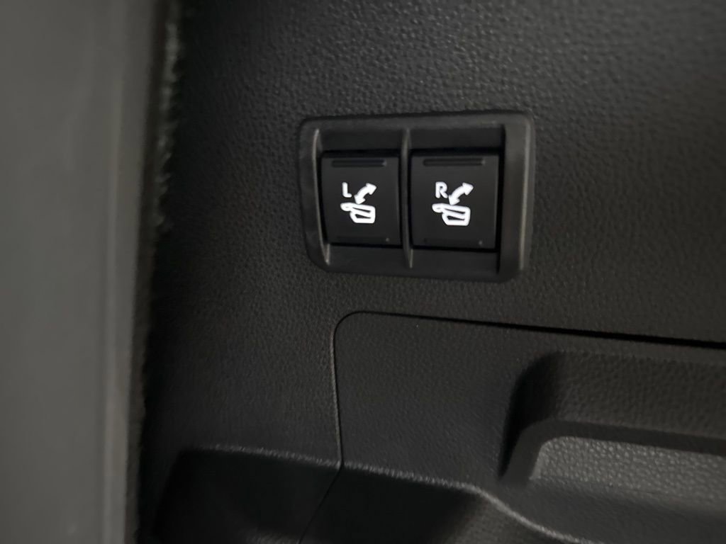 Used 2025 Toyota Sequoia Platinum image 26