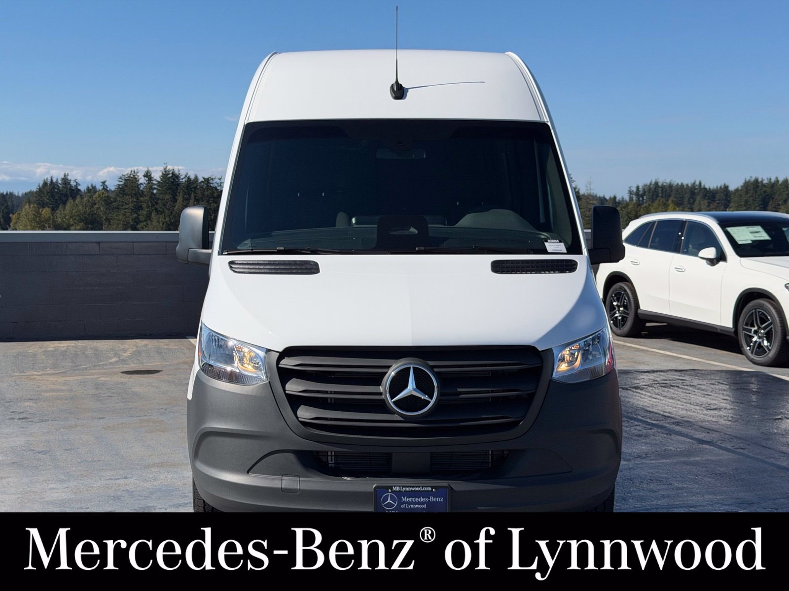Used 2025 Mercedes-Benz Sprinter 2500 image 2