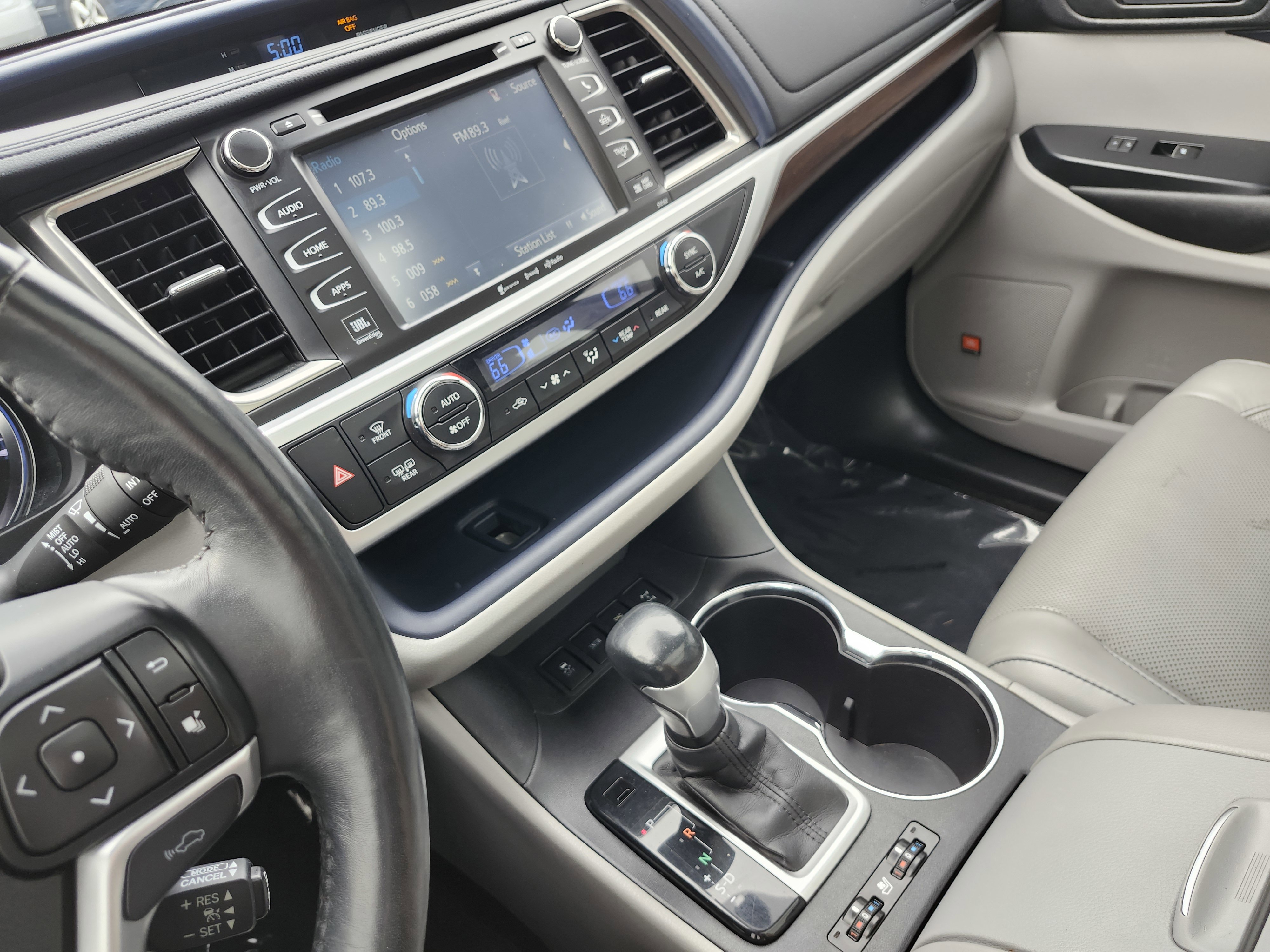 Used 2016 Toyota Highlander Limited image 32