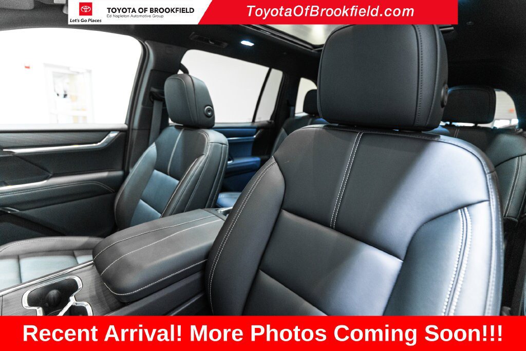 Used 2026 GMC Acadia Elevation w/ Black Edition AWD/4WD image 5