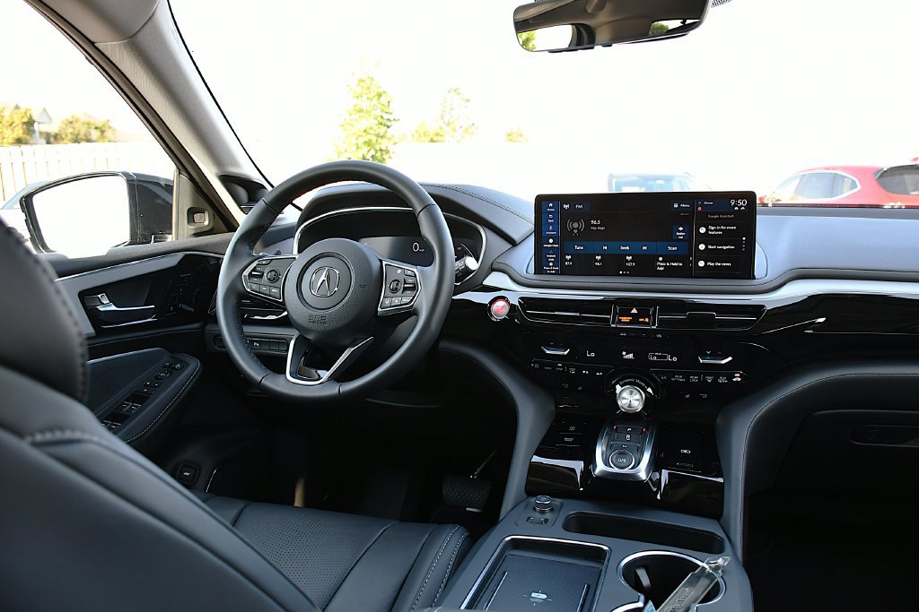 Certified 2026 Acura MDX w/ Technology Package FWD image 30