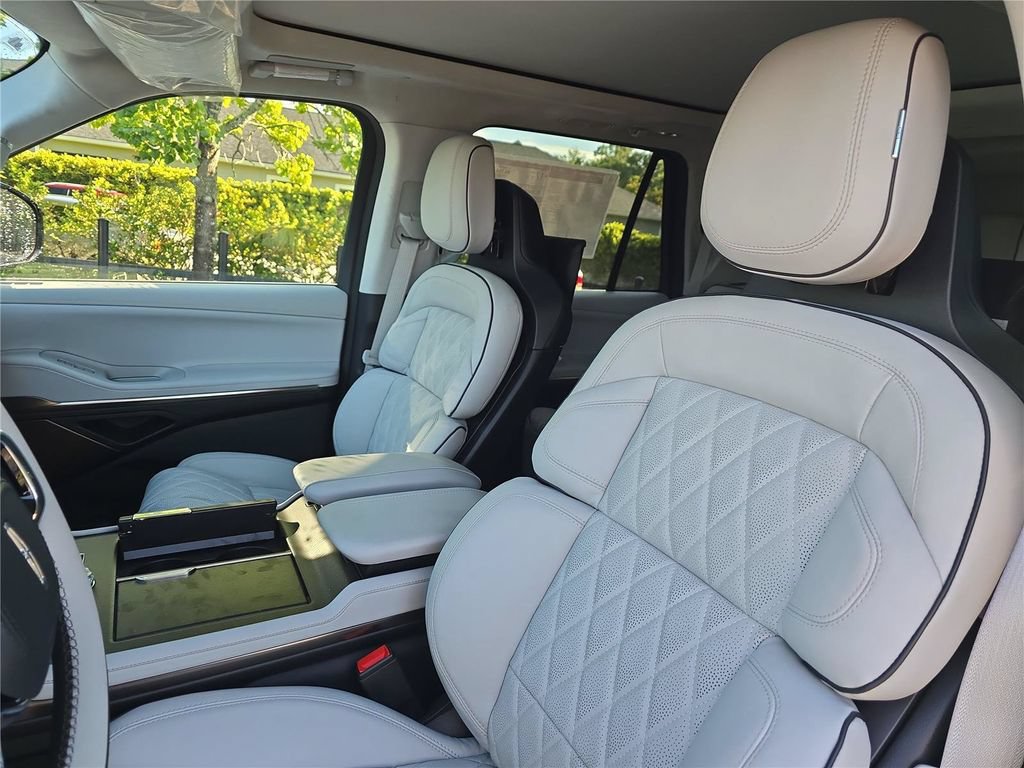 New 2027 Lincoln Navigator L Black Label AWD/4WD image 17