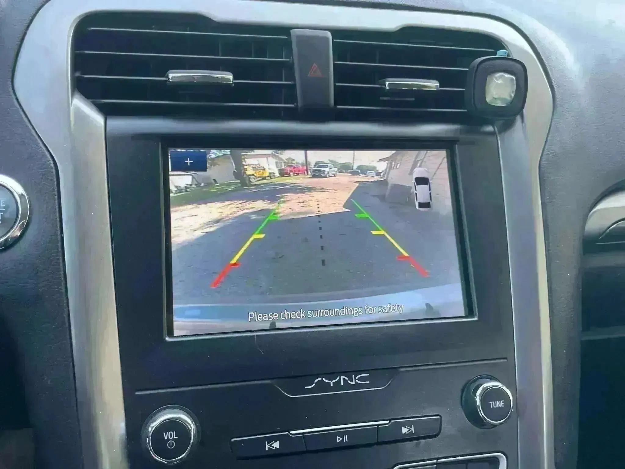 Used 2020 Ford Fusion SEL FWD image 11
