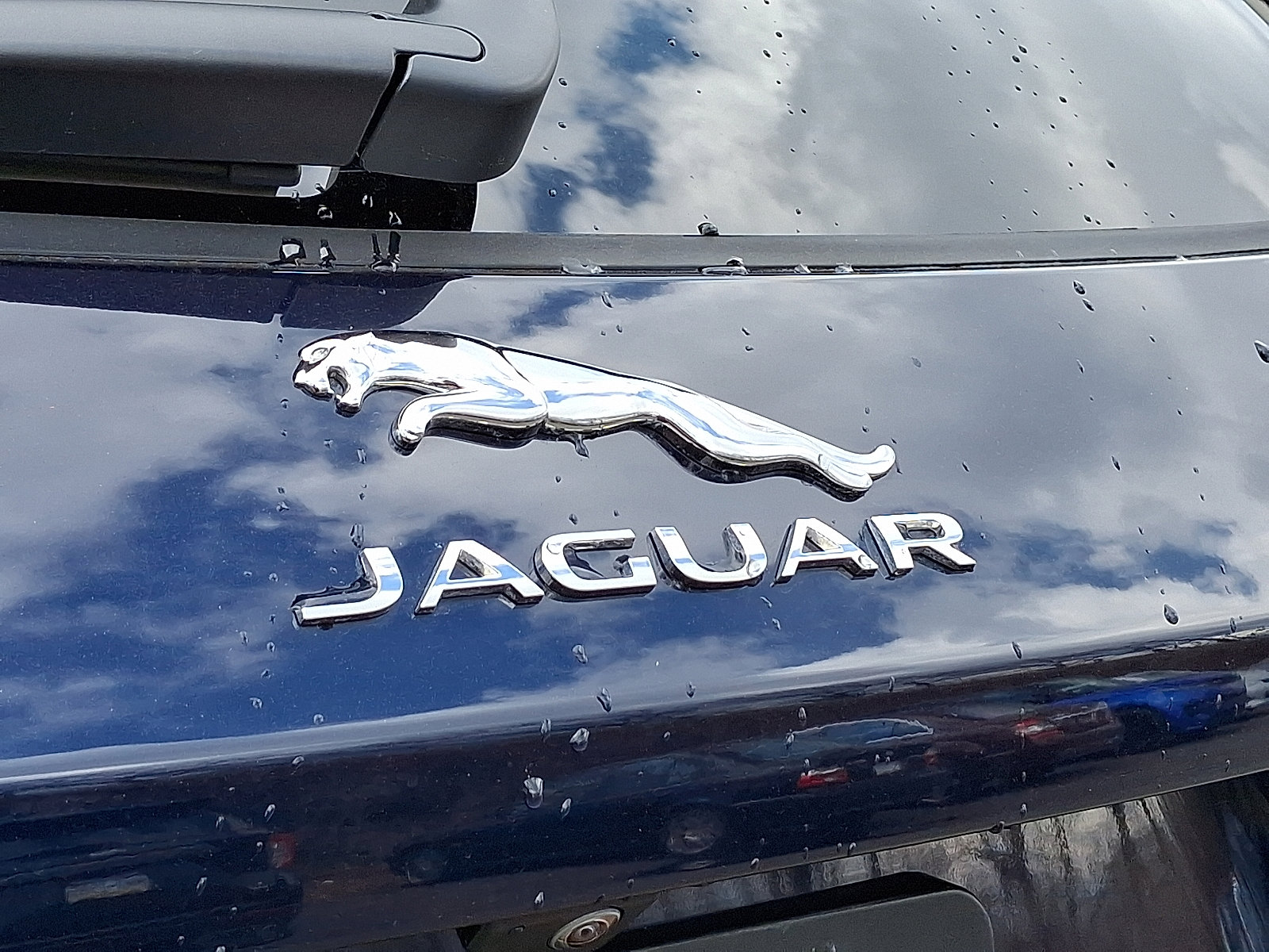 Certified 2025 Jaguar F-PACE R-Dynamic S image 30