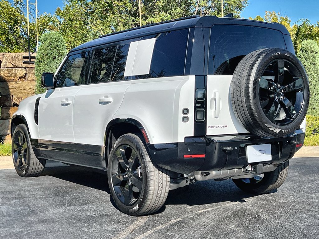 New 2026 Land Rover Defender 110 X-Dynamic SE AWD/4WD image 3