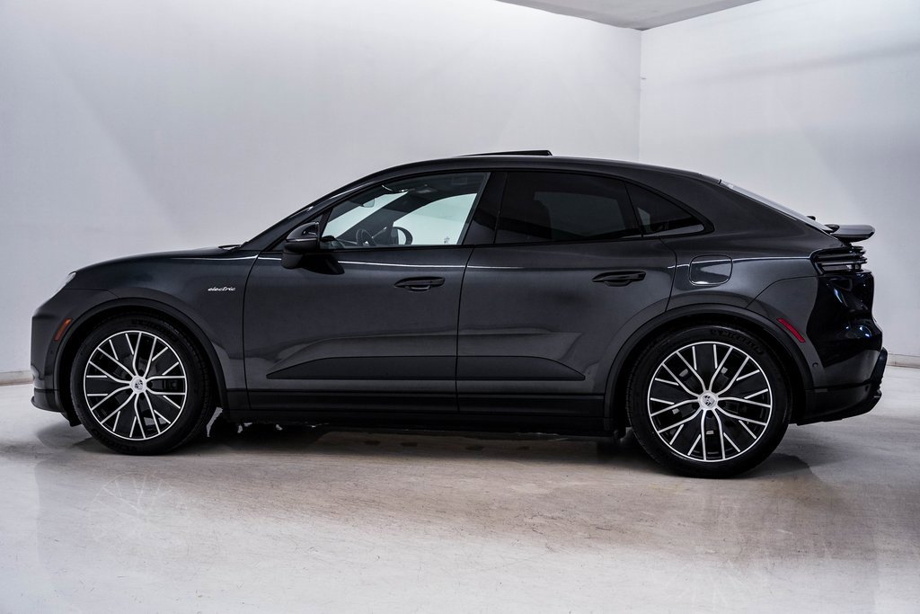 Certified 2025 Porsche Macan Electric image 2
