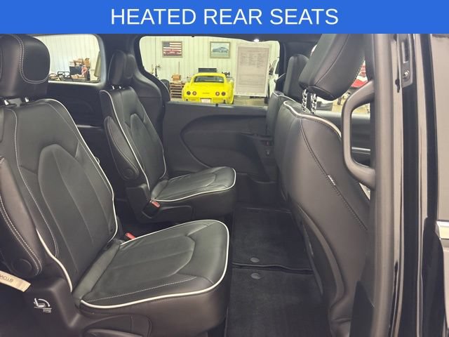 Used 2026 Chrysler Pacifica Limited FWD image 16