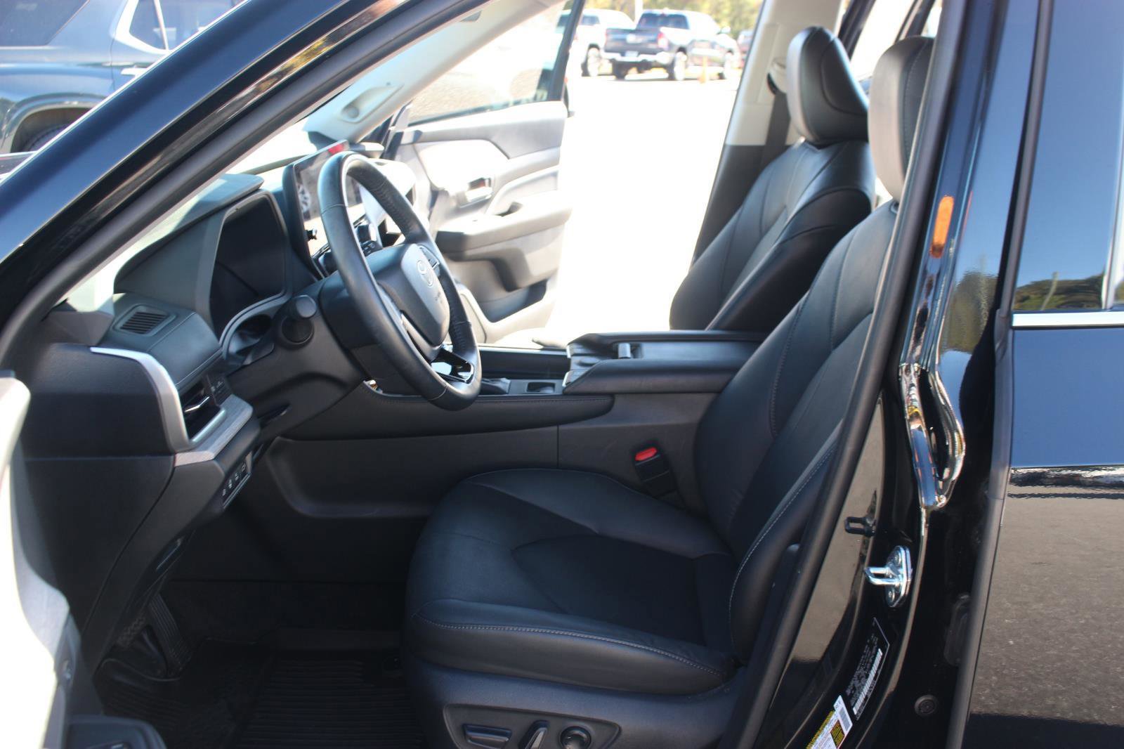 Used 2024 Toyota Grand Highlander Limited image 16