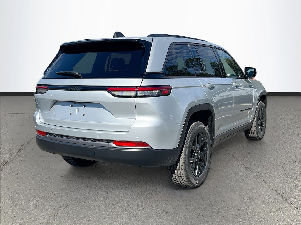 New 2026 Jeep Grand Cherokee Altitude RWD image 7