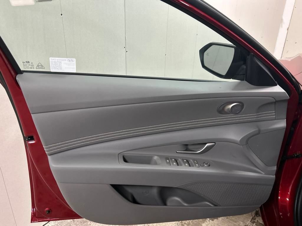 New 2025 Hyundai Elantra Sport image 11