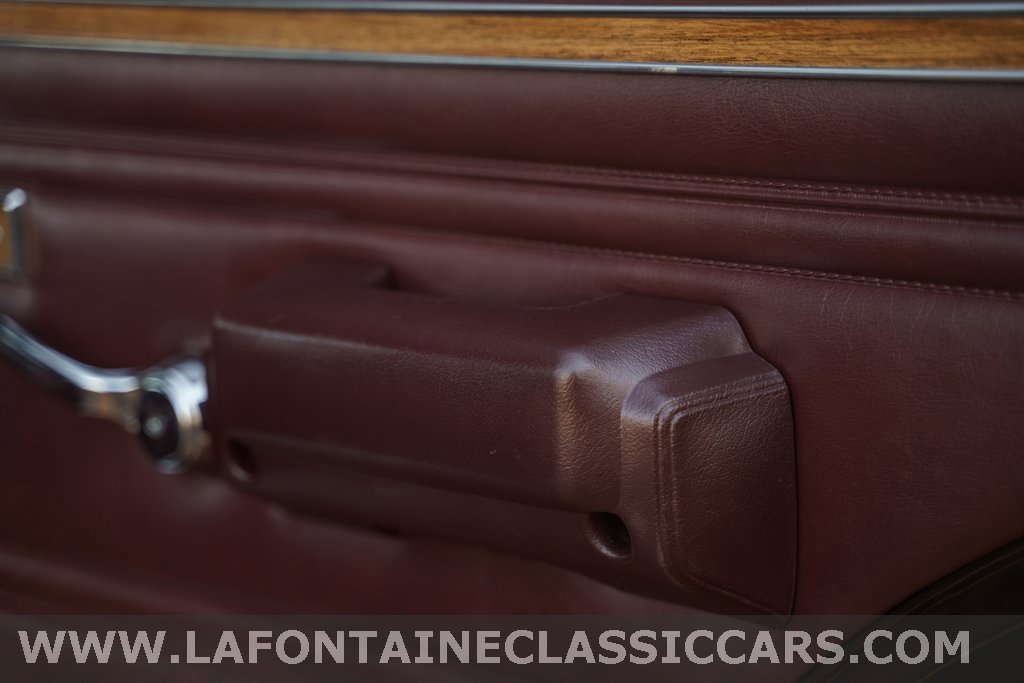 Used 1991 Jeep Grand Wagoneer Base image 92