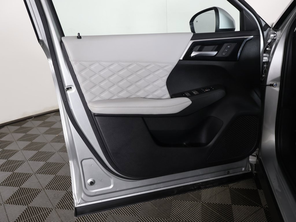 Used 2023 Mitsubishi Outlander SEL image 26